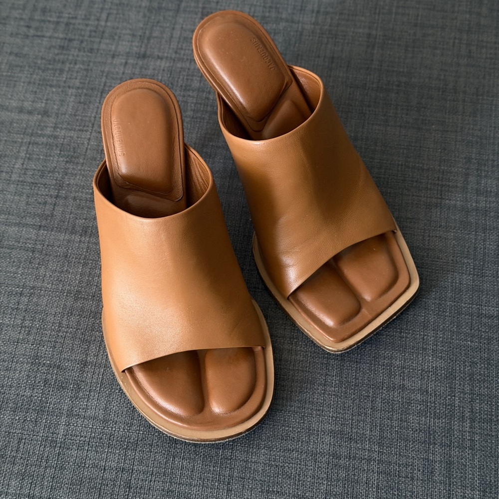Jacquemus Leather Slide Sandals in Tan - Women